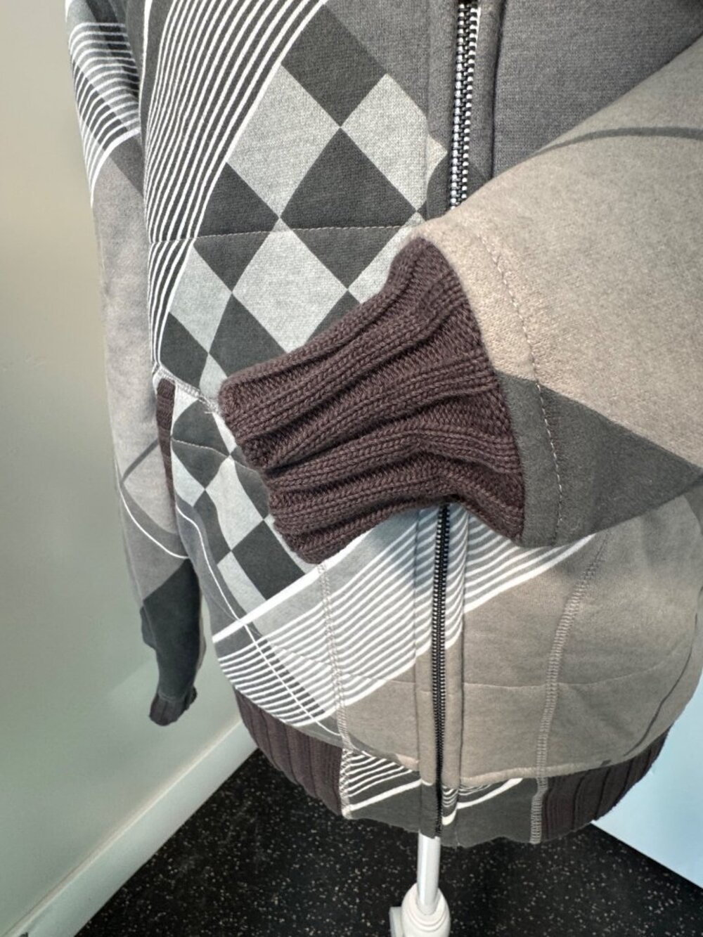 Billabong Hooded Jacket Faux Fur Trim Gray/Black Geometric Pattern Womens S - Picture 14 of 16